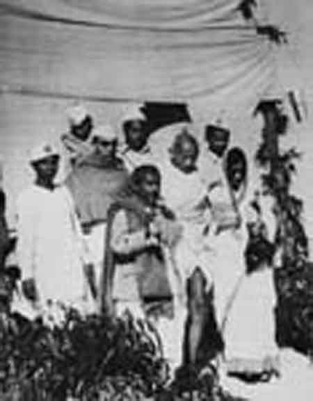 Gandhiji with Dr. Prafulla Chandra Ghosh, Pyrelalji, Smt. Amrit Kaur and others at Rampurhat, Birbhum.jpg